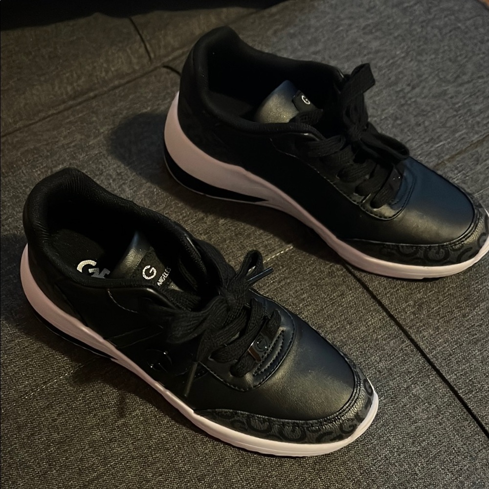 GBG Los Angeles Black and White Casual Sneakers - Picture 2 of 4